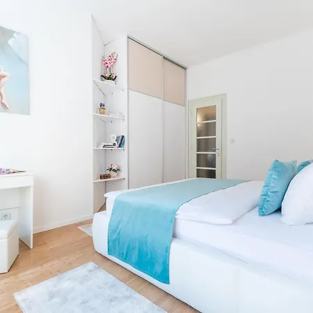 Sun C - Stari Apartman