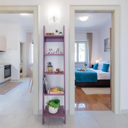 Sun Apartment *